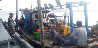 Tim Fleet One Quick Response (F1QR) Pangkalan TNI AL Tanjung Balai Asahan, Lantamal I, Koarmada I menggagalkan upaya penyelundupan 28 TKI Ilegal di Perairan Tanjung Kumpul, Sumatera Utara. Minggu (21/02/2021).