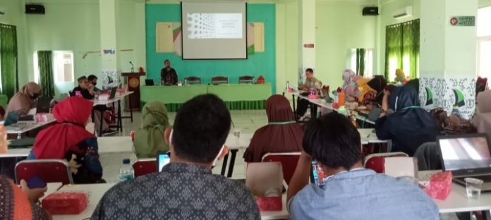 Suasana Workshop Penyusunan Modul Pembelajaran Lingkup Madrasah Aliah Ma'arif Lasepang Bantaeng, Sabtu (10/4/2021). Foto: Syahran Azis