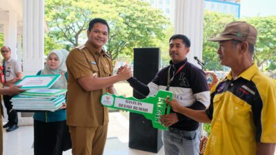 Bupati Bantaeng Serahkan Bantuan ZIS Pada Masyarakat Penerima Manfaat