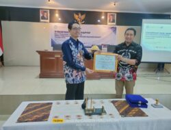 Kepala Cabang Dinas Pendidikan Wilayah VIII Raih Penghargaan atas Dedikasi Tingkatkan UKBI di Sekolah