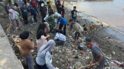 Jumat Bersih, Bupati Bantaeng Keliling dan Turun Langsung Bersihkan Lingkungan