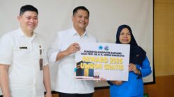 Bupati Bantaeng Serahkan Dua Paket Umroh Gratis ke Pegawai RSUD Prof. Anwar Makkatutu