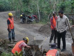 Bupati Bantaeng Tinjau Perbaikan Ruas Jalan Biringere