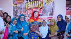 Ketua TP PKK Bantaeng Bersama Ketua GOW Salurkan Bantuan untuk Korban Kebakaran
