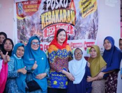 Ketua TP PKK Bantaeng Bersama Ketua GOW Salurkan Bantuan untuk Korban Kebakaran