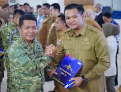 Bupati Bantaeng Terima Brevet Kehormatan Hiperbarik dari TNI Angkatan Laut