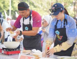 Lomba Masak HUT Sulsel, Bupati Bersama Ketua TP. PKK Bantaeng Sajikan Nasi Goreng Spesial